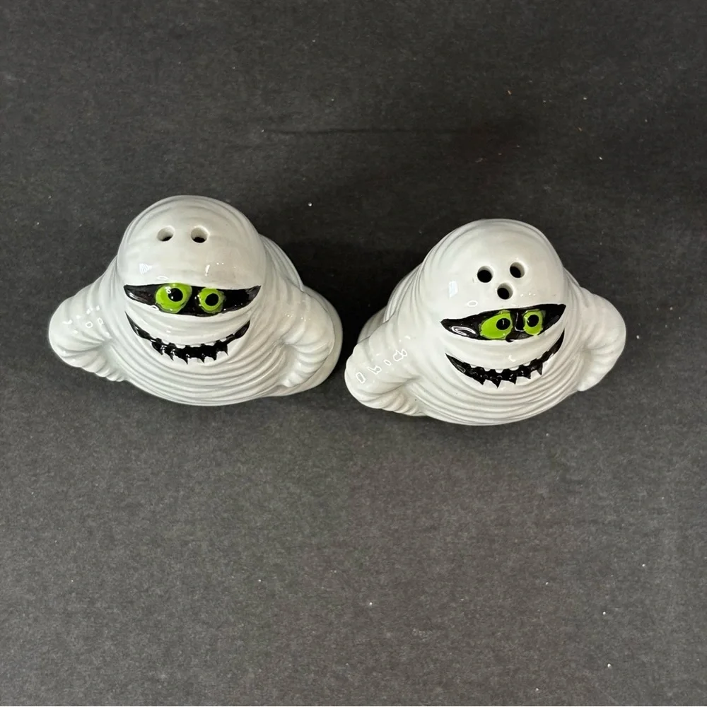 Hotel Transylvania Mummy Salt And Pepper Sharker With Plugs Halloween Decor